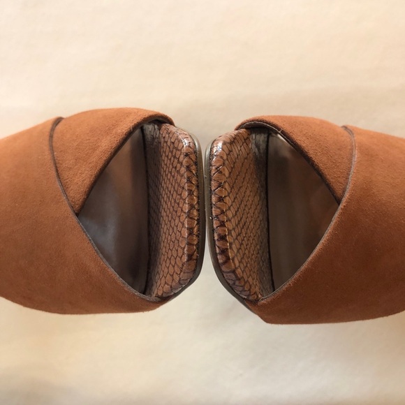 VINCE CAMUTO Rehnya Leather Heeled Sandal in Warm Caramel (8M) - Picture 6 of 17